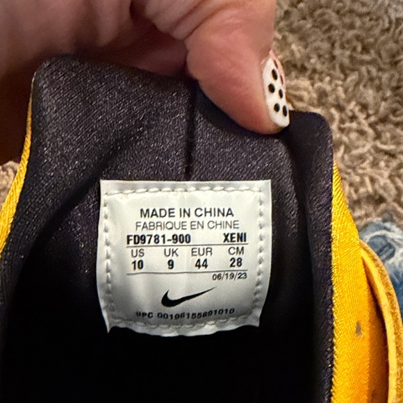 Men’s Custom Nike Huaraches Black and Yellow Sneakers - Picture 5 of 10